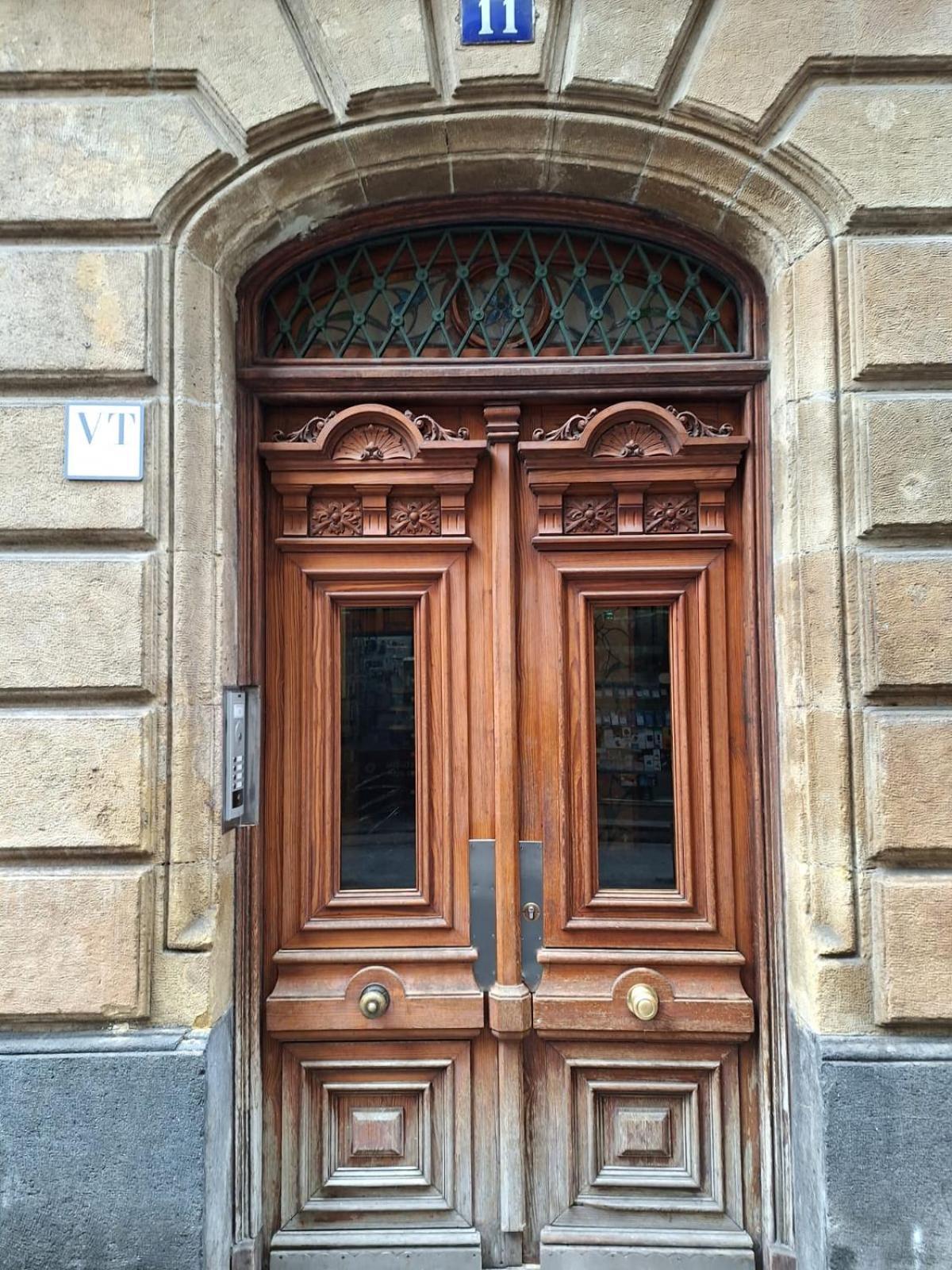 Old Town Core Next To Plaza Nueva Bilbao Bagian luar foto